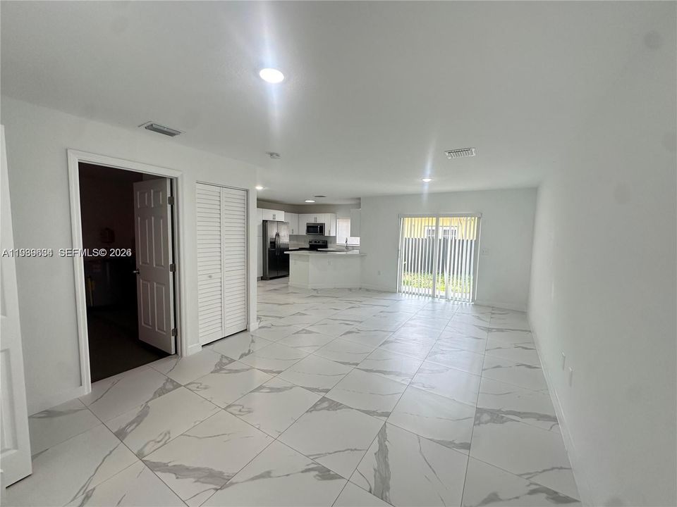 For Rent: $3,200 (3 beds, 1 baths, 1500 Square Feet)