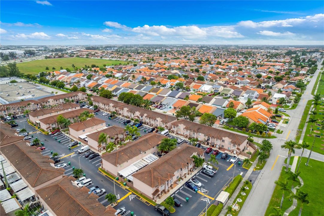 В аренду: $3,000 (3 спален, 2 ванн, 1384 Квадратных фут)