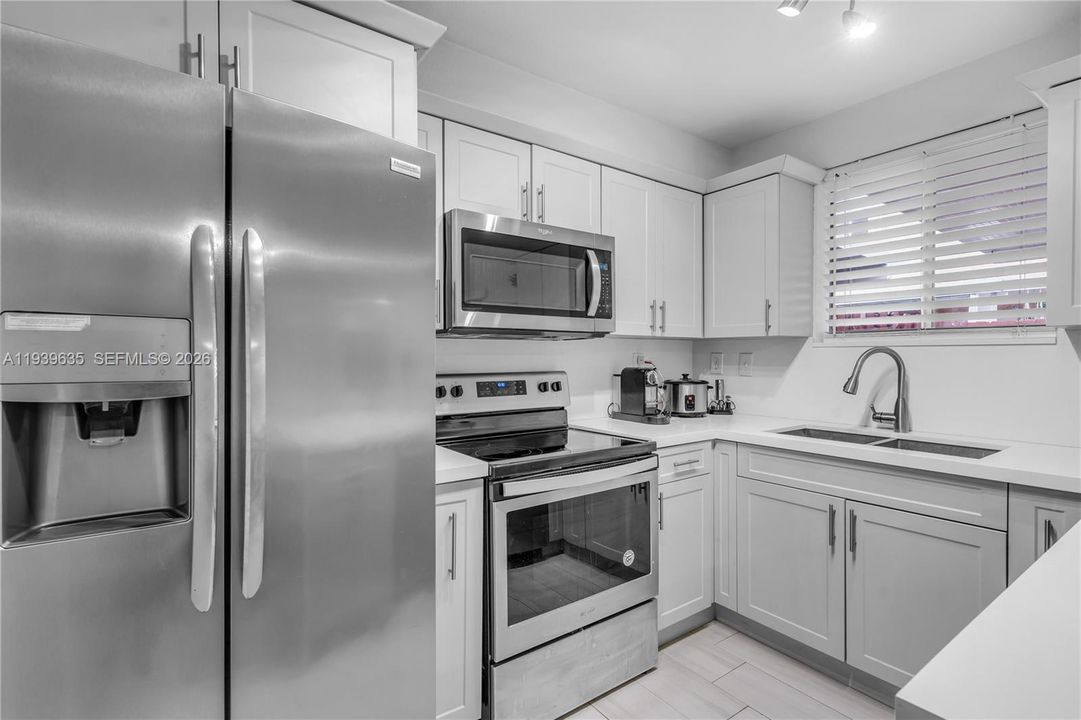 В аренду: $3,000 (3 спален, 2 ванн, 1384 Квадратных фут)