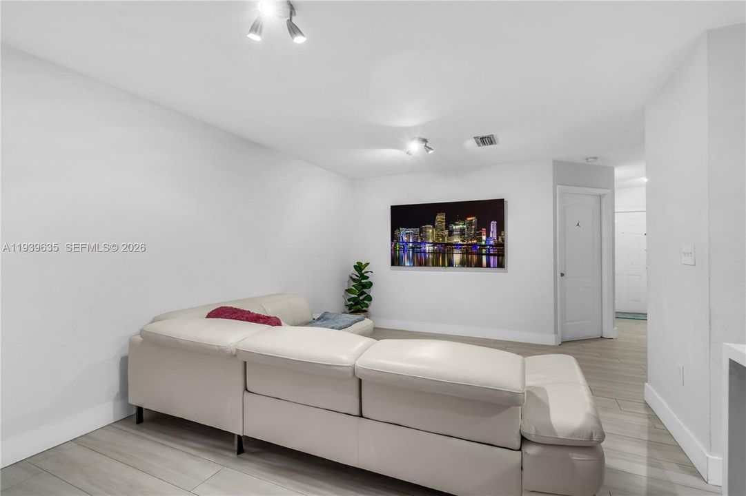 В аренду: $3,000 (3 спален, 2 ванн, 1384 Квадратных фут)