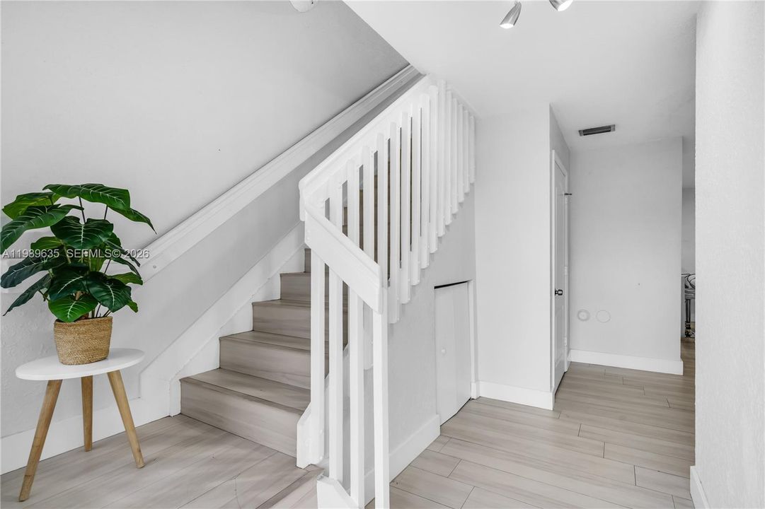 В аренду: $3,000 (3 спален, 2 ванн, 1384 Квадратных фут)