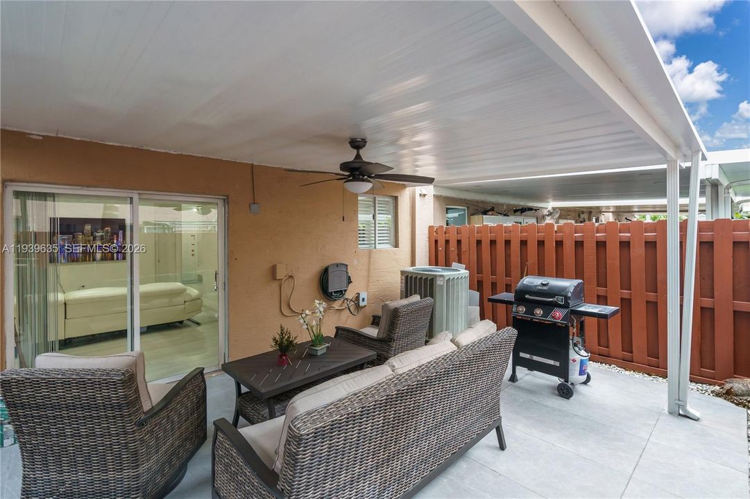 В аренду: $3,000 (3 спален, 2 ванн, 1384 Квадратных фут)