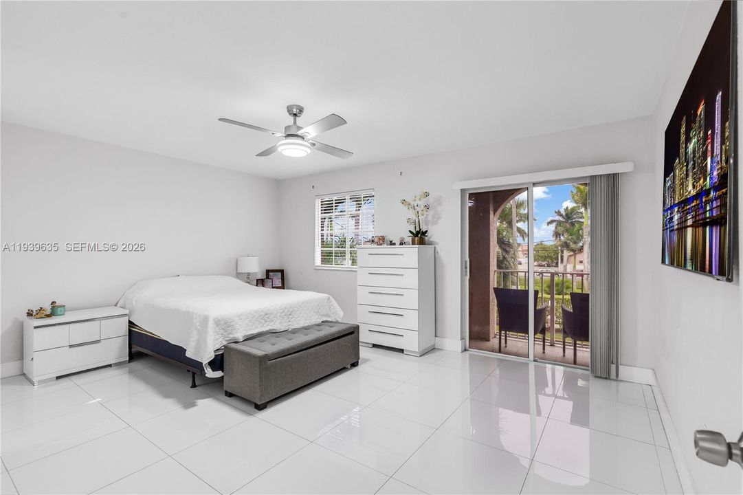 В аренду: $3,000 (3 спален, 2 ванн, 1384 Квадратных фут)