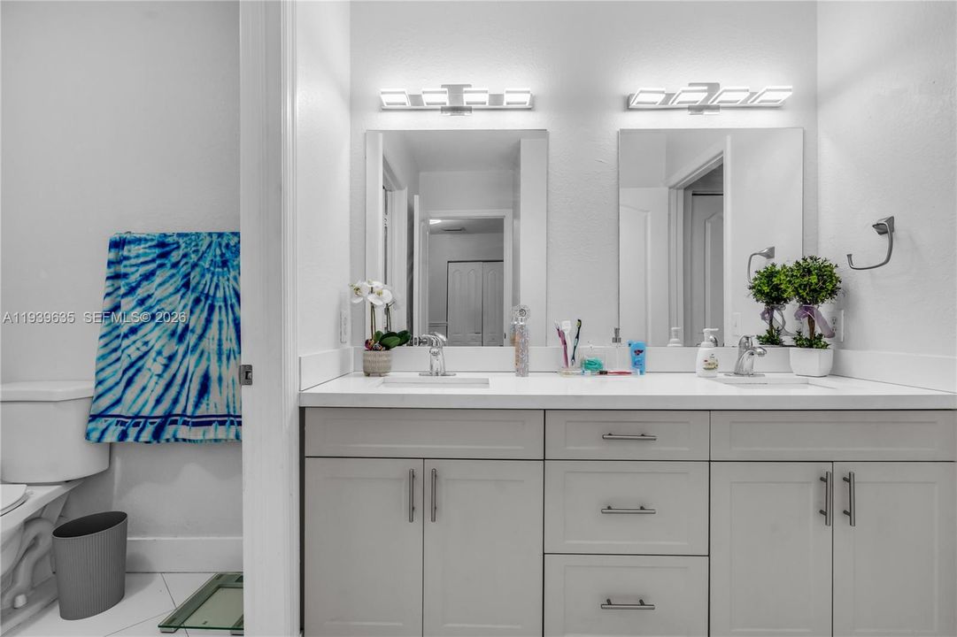 В аренду: $3,000 (3 спален, 2 ванн, 1384 Квадратных фут)