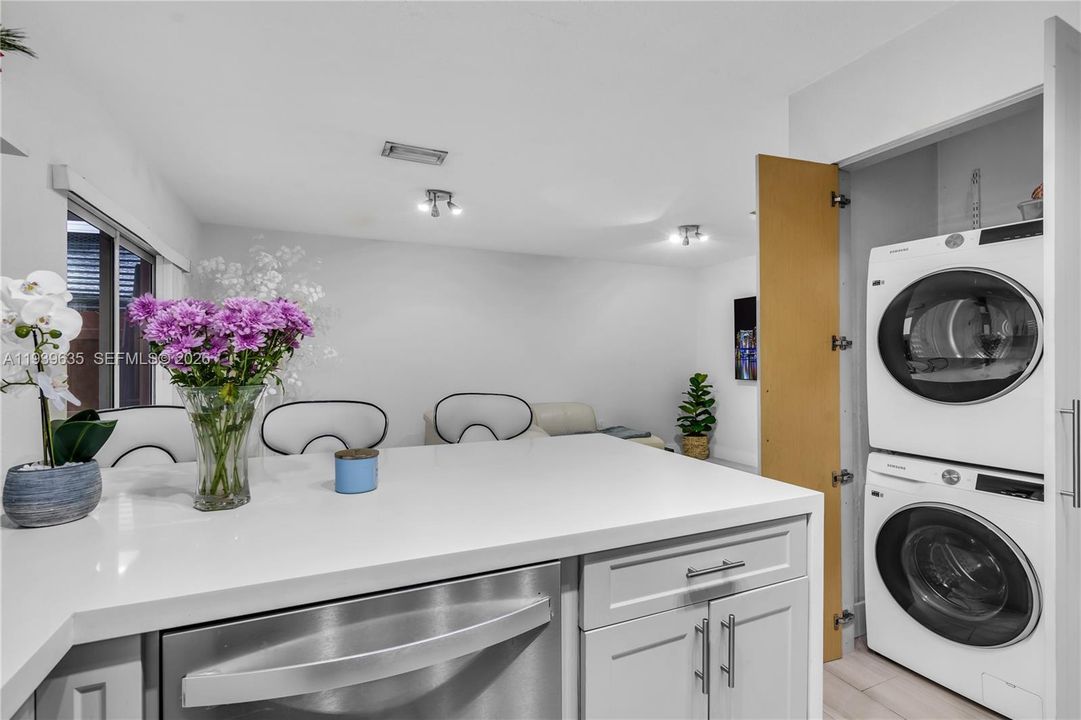 В аренду: $3,000 (3 спален, 2 ванн, 1384 Квадратных фут)