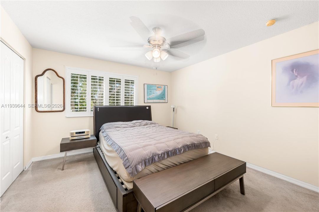 For Sale: $375,000 (2 beds, 2 baths, 1120 Square Feet)