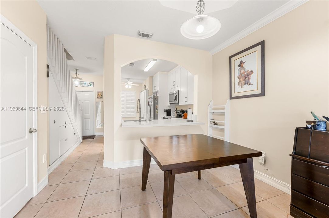 For Sale: $375,000 (2 beds, 2 baths, 1120 Square Feet)