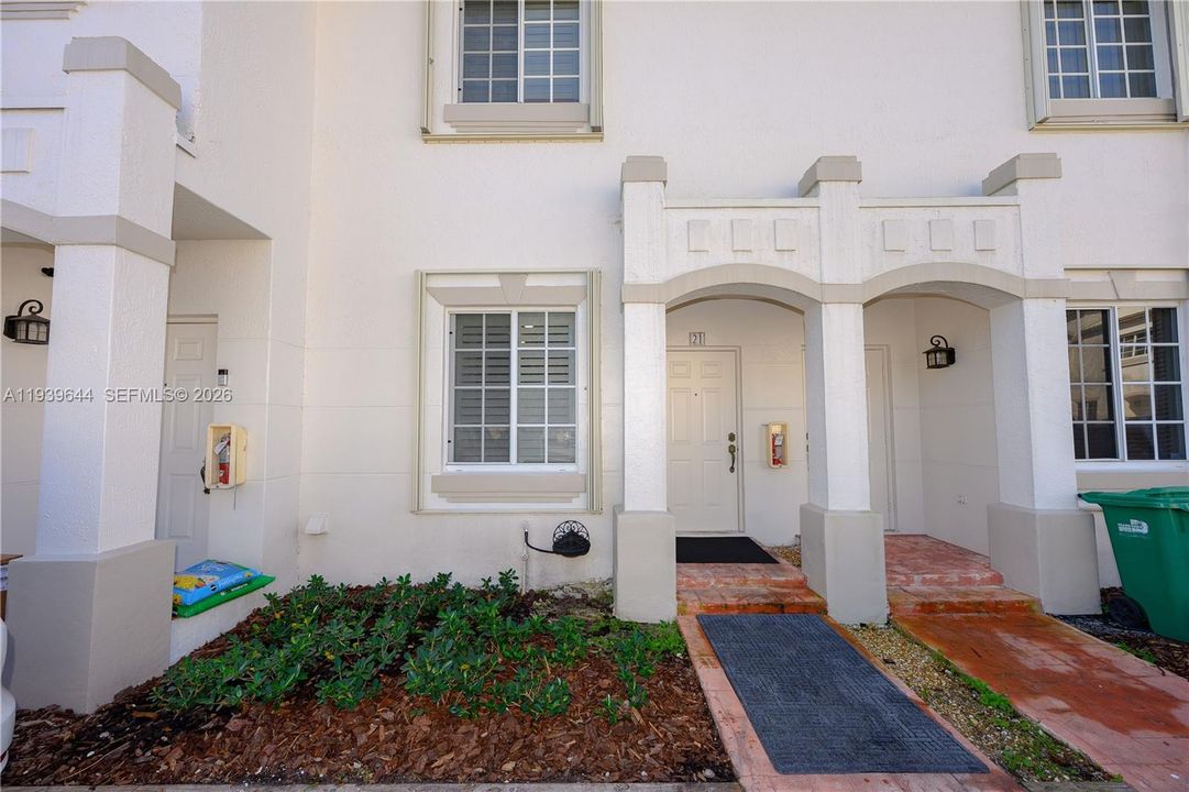 For Sale: $375,000 (2 beds, 2 baths, 1120 Square Feet)