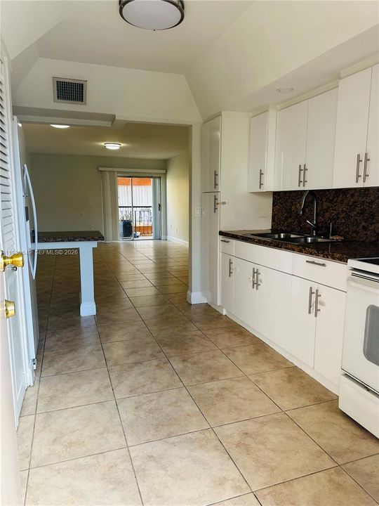 В аренду: $2,300 (2 спален, 2 ванн, 1080 Квадратных фут)