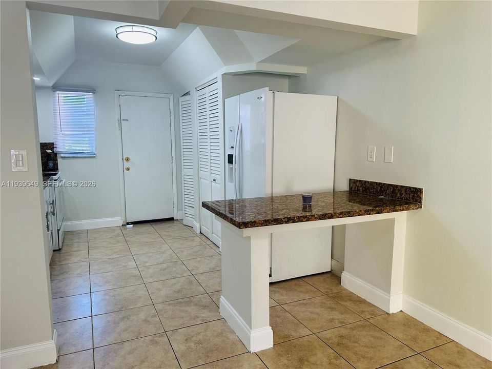 В аренду: $2,300 (2 спален, 2 ванн, 1080 Квадратных фут)