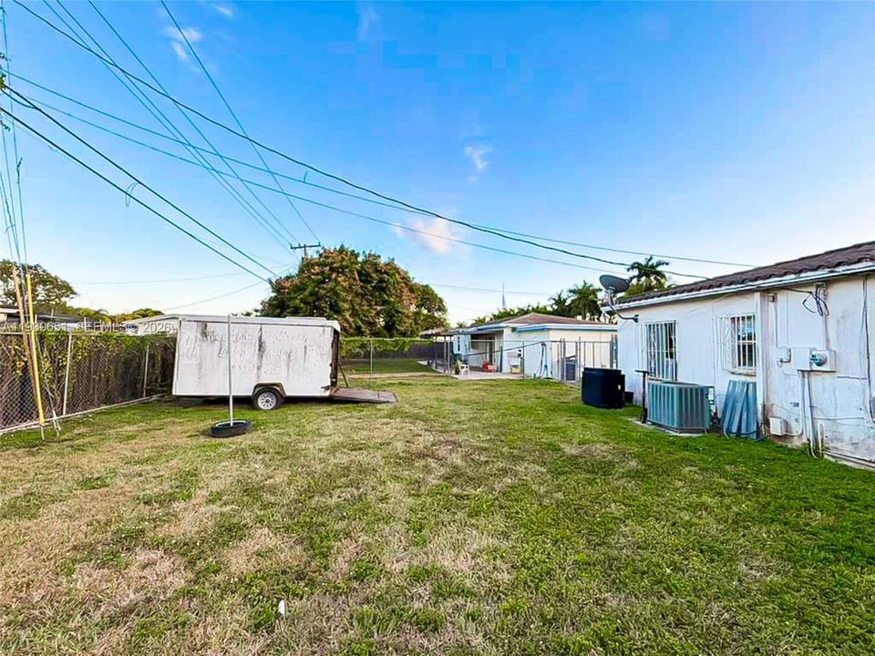 待售: $399,000 (3 贝兹, 1 浴室, 975 平方英尺)