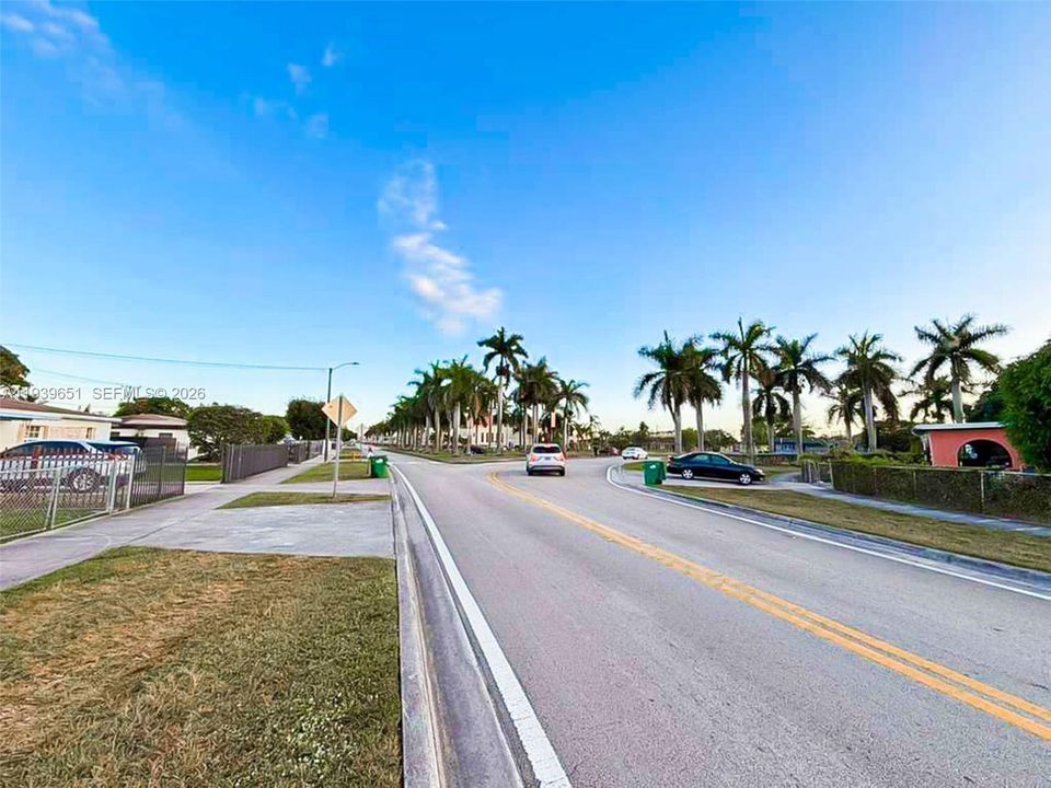 待售: $399,000 (3 贝兹, 1 浴室, 975 平方英尺)