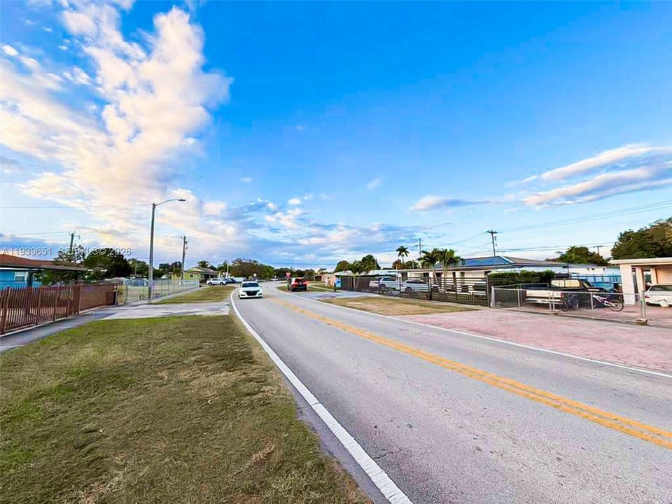 待售: $399,000 (3 贝兹, 1 浴室, 975 平方英尺)