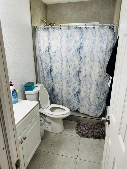 待售: $495,000 (4 贝兹, 2 浴室, 1250 平方英尺)