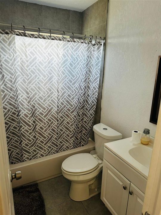 待售: $495,000 (4 贝兹, 2 浴室, 1250 平方英尺)