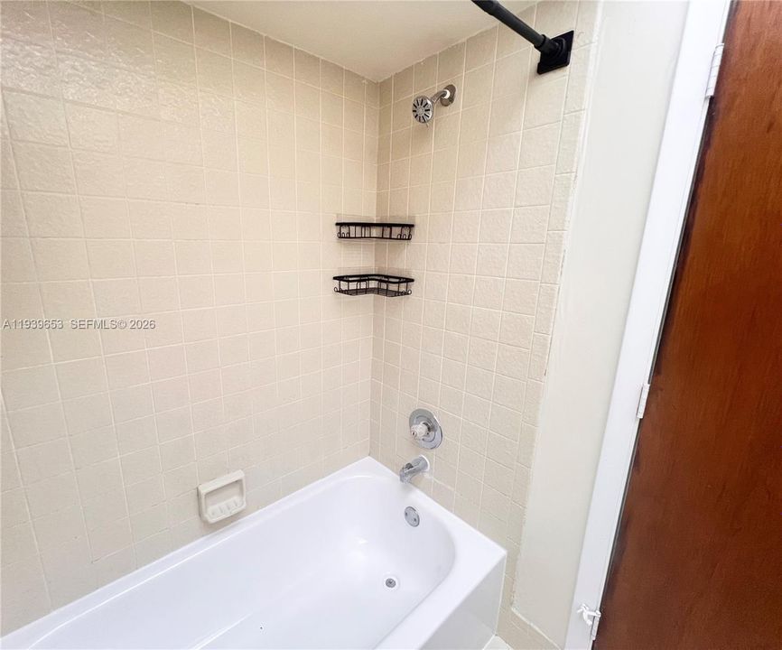 На продажу: $200,000 (2 спален, 2 ванн, 840 Квадратных фут)