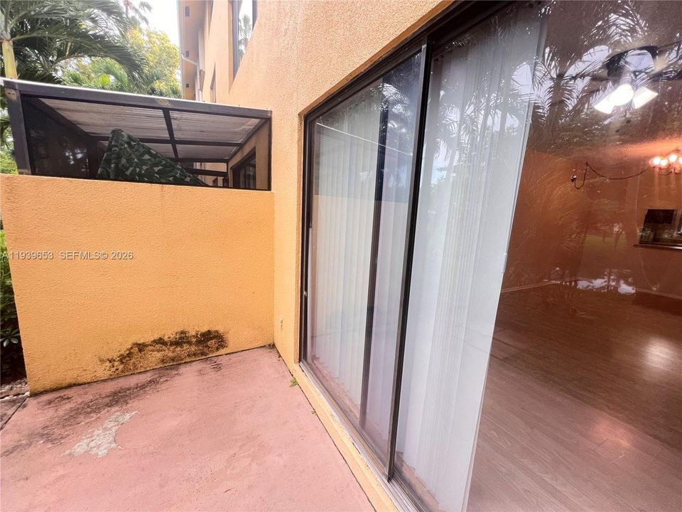 На продажу: $200,000 (2 спален, 2 ванн, 840 Квадратных фут)