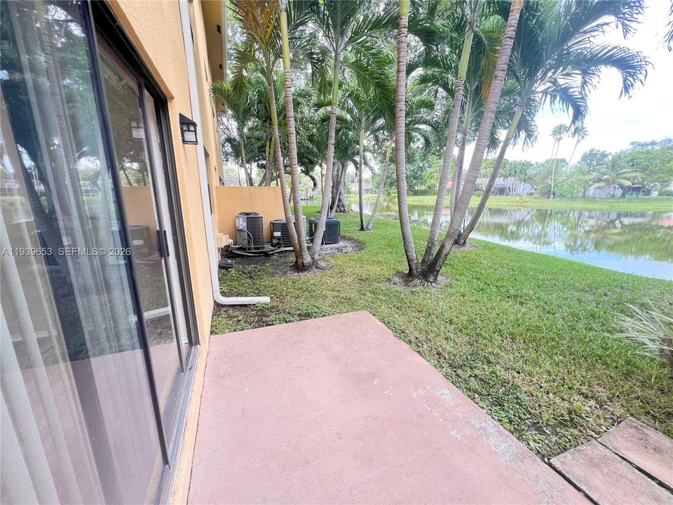 For Sale: $185,000 (2 beds, 2 baths, 840 Square Feet)