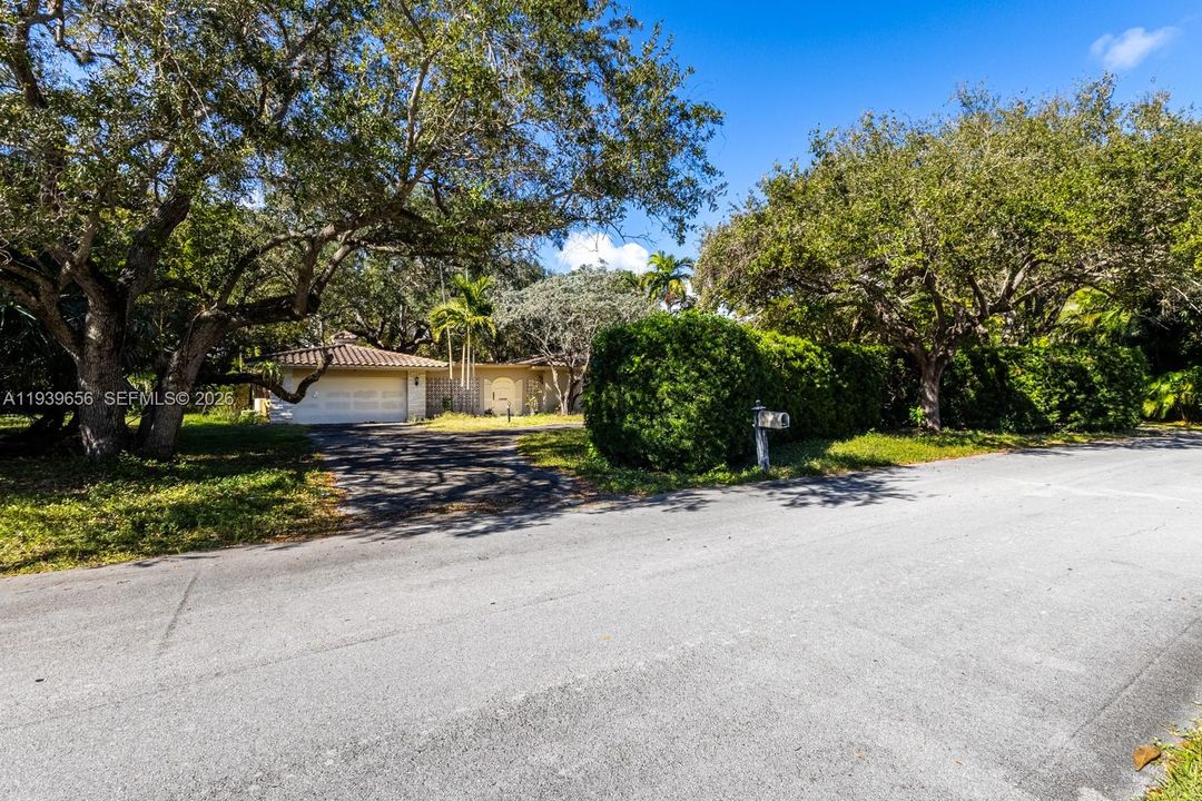 For Sale: $2,800,000 (1.30 acres)