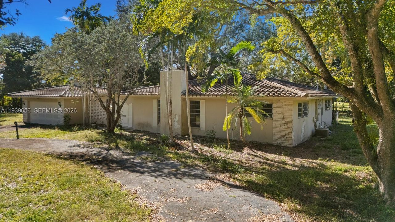 For Sale: $2,800,000 (1.30 acres)