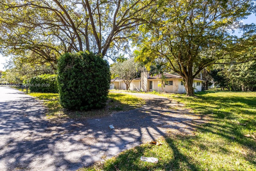 For Sale: $2,800,000 (1.30 acres)