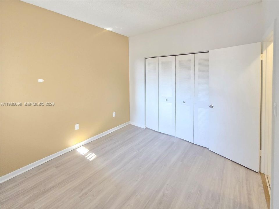 出租: $2,100 (2 贝兹, 2 浴室, 854 平方英尺)