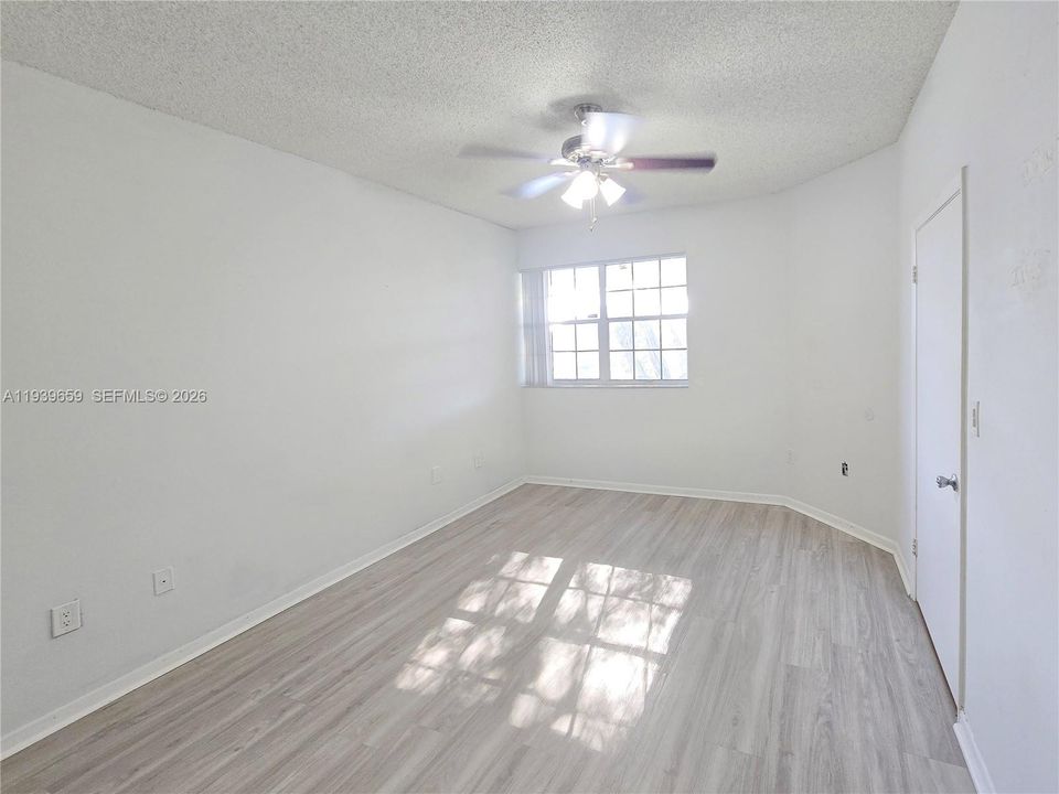 出租: $2,100 (2 贝兹, 2 浴室, 854 平方英尺)