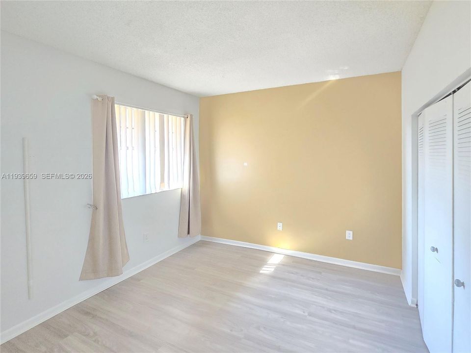 出租: $2,100 (2 贝兹, 2 浴室, 854 平方英尺)