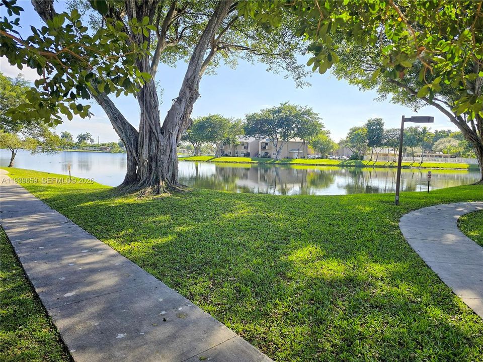 出租: $2,100 (2 贝兹, 2 浴室, 854 平方英尺)