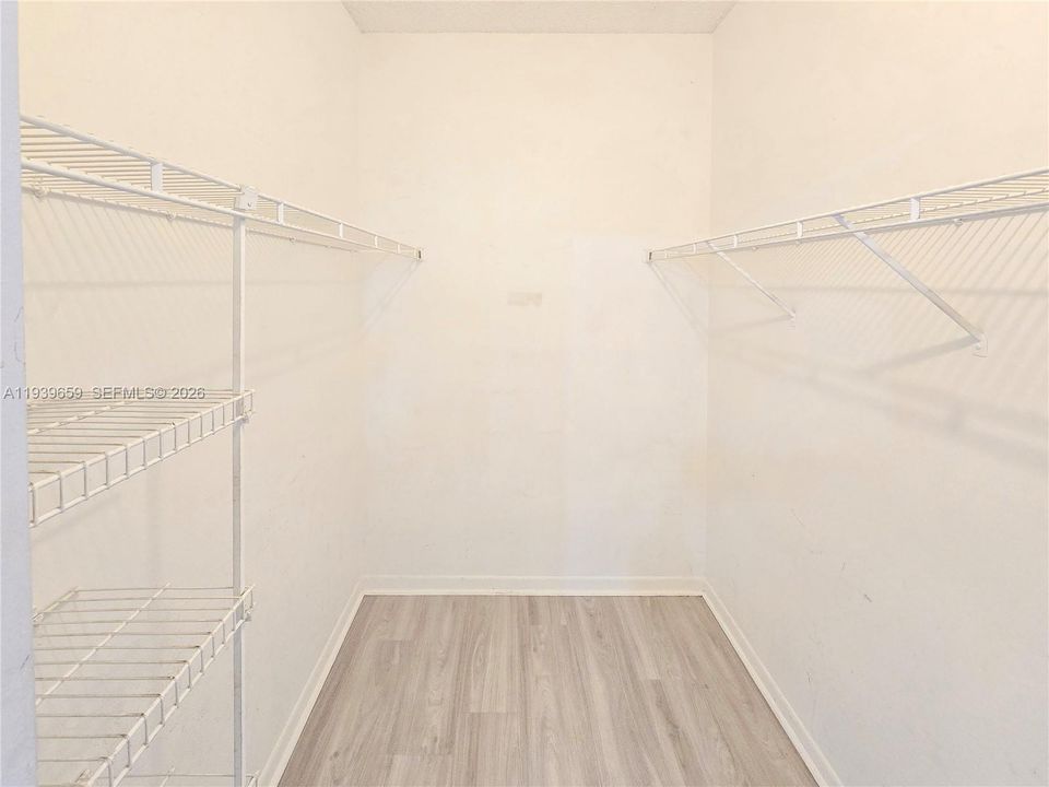 出租: $2,100 (2 贝兹, 2 浴室, 854 平方英尺)