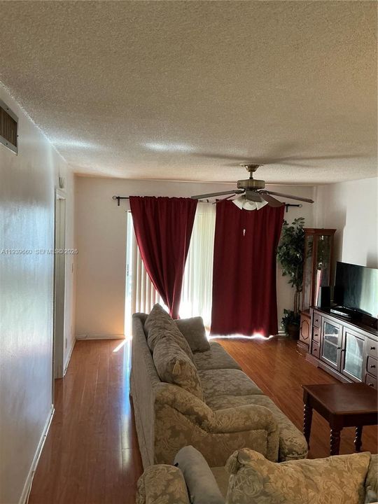 For Sale: $150,000 (2 beds, 2 baths, 920 Square Feet)