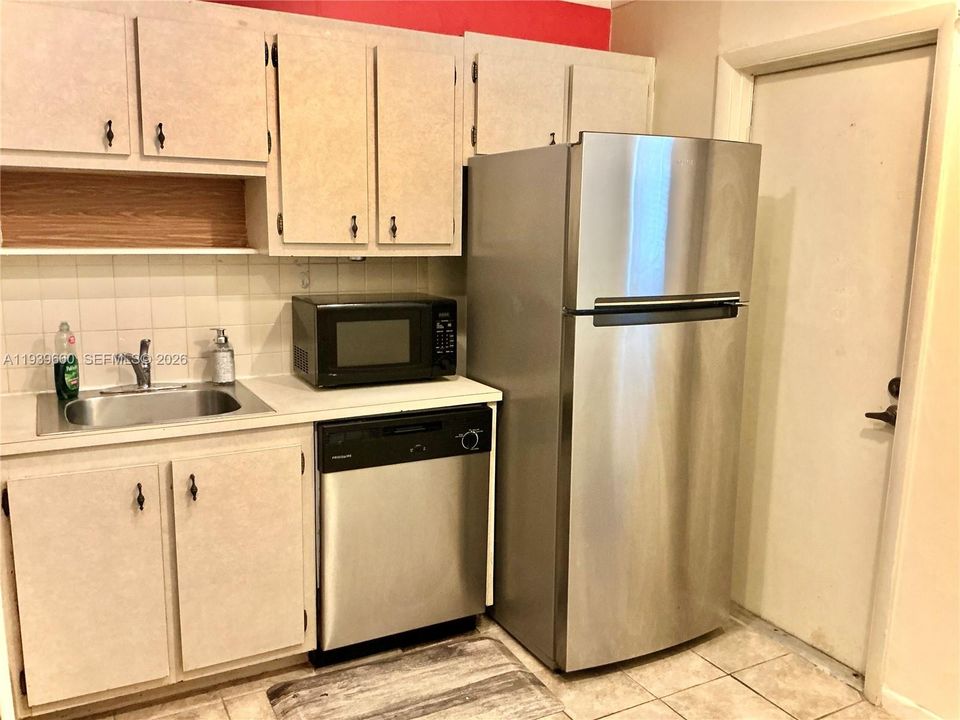 For Sale: $150,000 (2 beds, 2 baths, 920 Square Feet)
