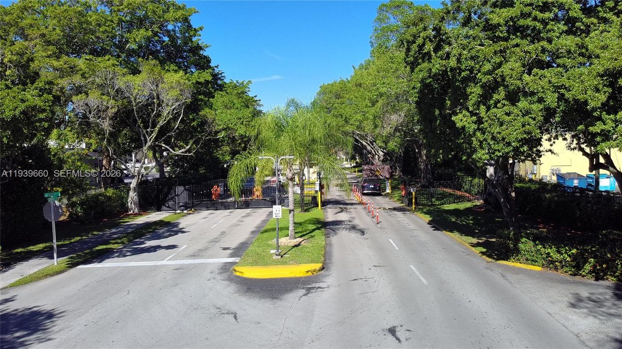 For Sale: $150,000 (2 beds, 2 baths, 920 Square Feet)