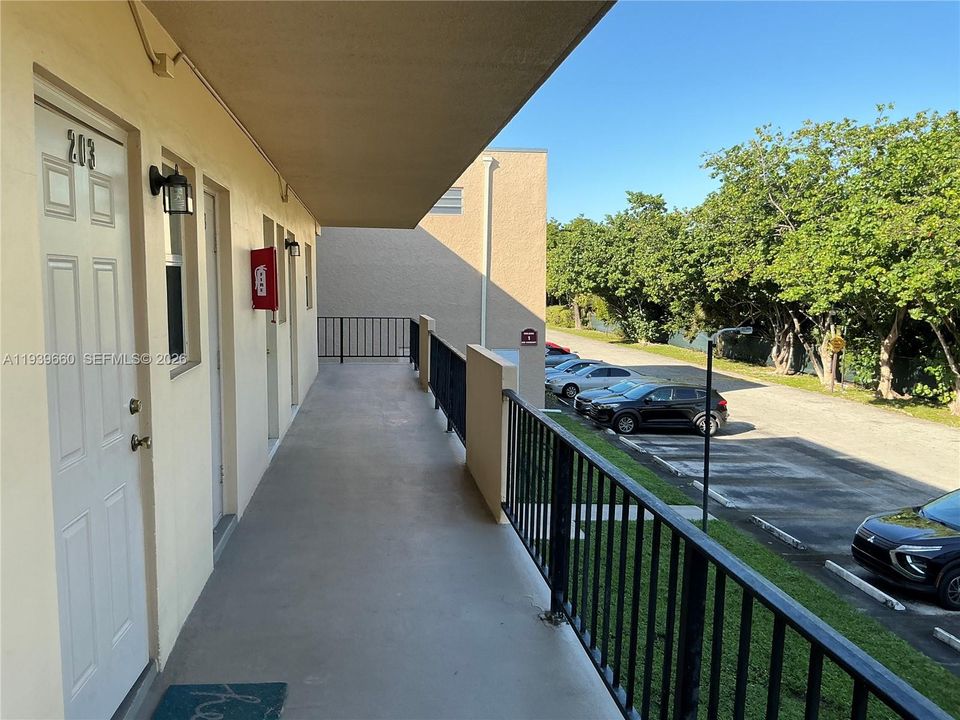 For Sale: $150,000 (2 beds, 2 baths, 920 Square Feet)