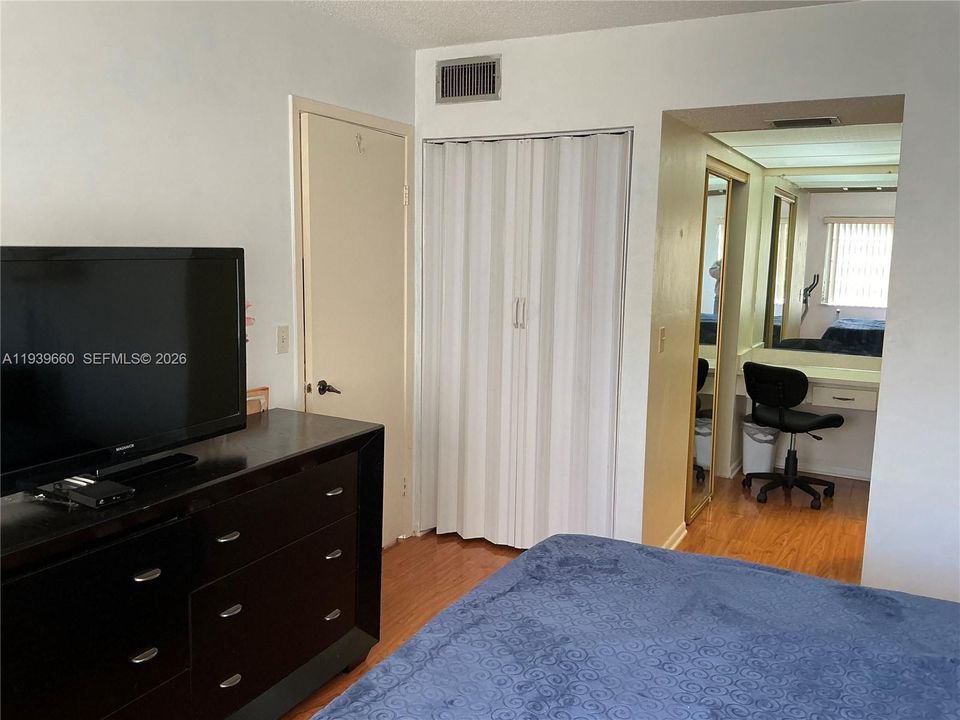 For Sale: $150,000 (2 beds, 2 baths, 920 Square Feet)