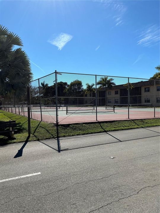 For Sale: $150,000 (2 beds, 2 baths, 920 Square Feet)