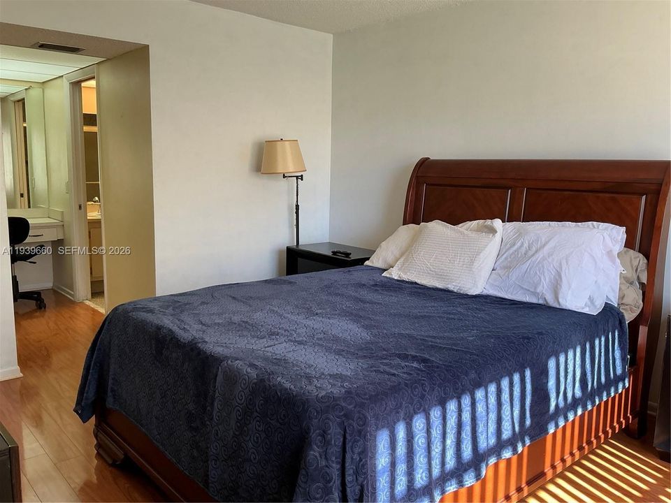 For Sale: $150,000 (2 beds, 2 baths, 920 Square Feet)