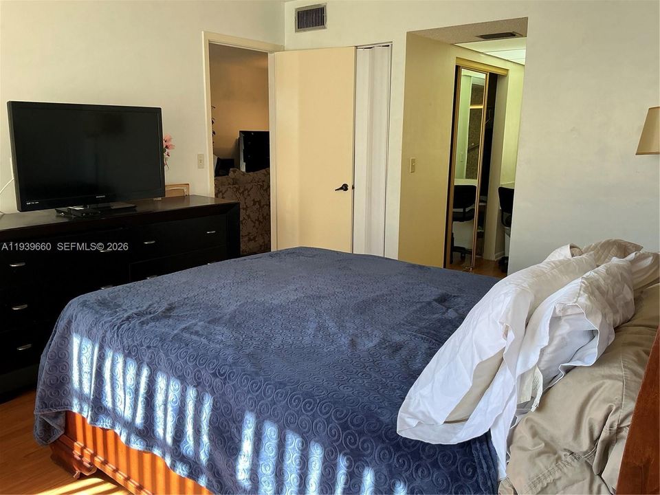 For Sale: $150,000 (2 beds, 2 baths, 920 Square Feet)