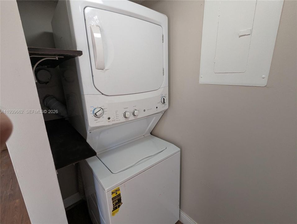 待售: $265,000 (3 贝兹, 2 浴室, 1070 平方英尺)