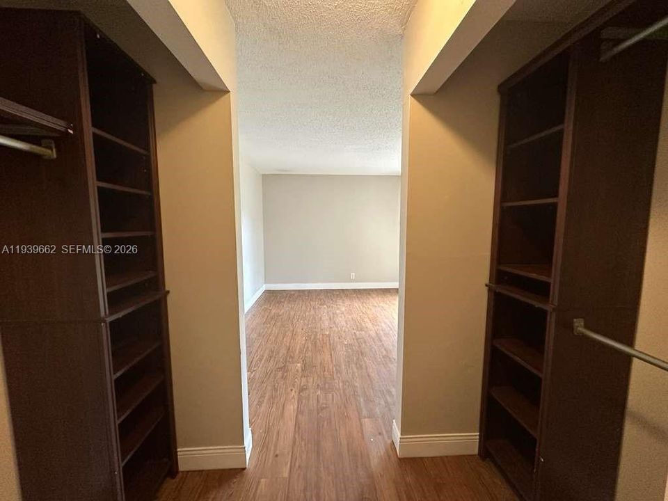 На продажу: $265,000 (3 спален, 2 ванн, 1070 Квадратных фут)