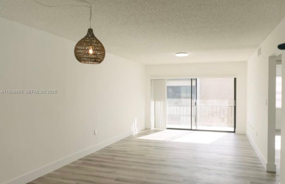 出租: $1,900 (1 贝兹, 1 浴室, 672 平方英尺)