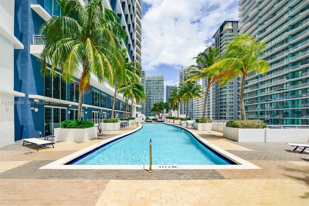 For Rent: $3,300 (1 beds, 1 baths, 784 Square Feet)