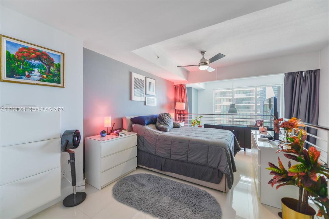 For Rent: $3,300 (1 beds, 1 baths, 784 Square Feet)