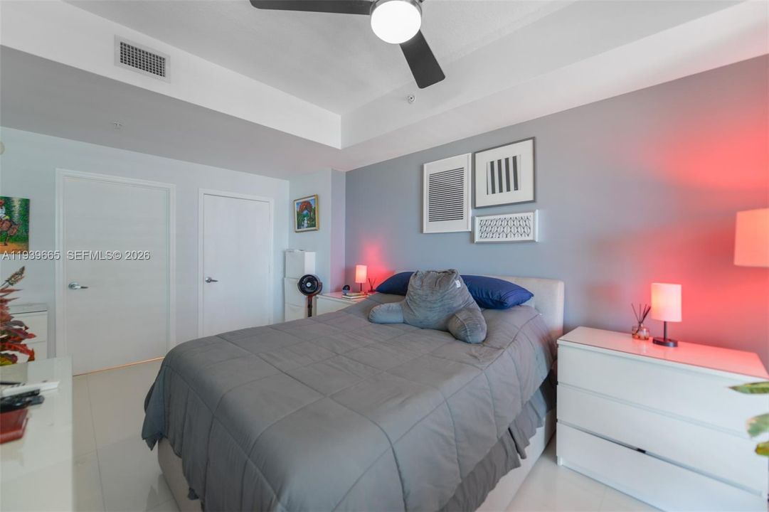 For Rent: $3,300 (1 beds, 1 baths, 784 Square Feet)