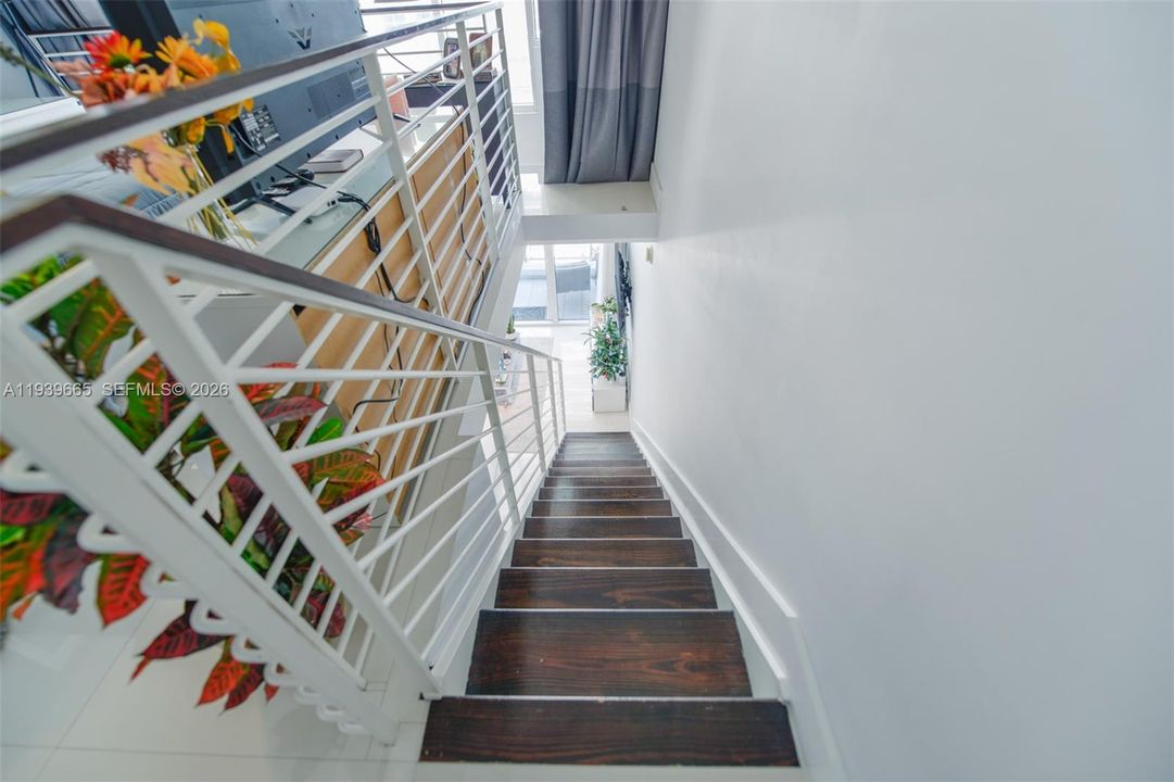 For Rent: $3,300 (1 beds, 1 baths, 784 Square Feet)