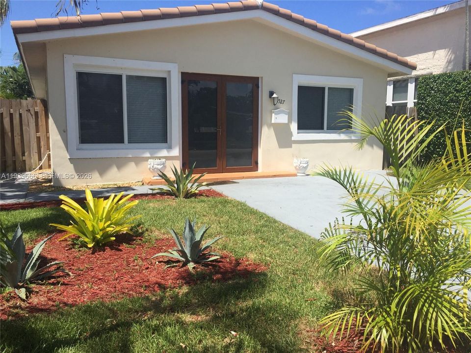 For Rent: $3,800 (3 beds, 2 baths, 1512 Square Feet)