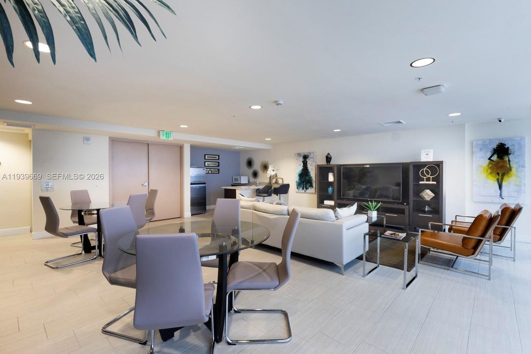 For Rent: $2,550 (2 beds, 2 baths, 756 Square Feet)