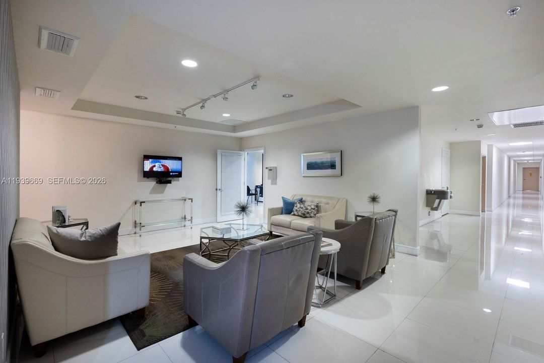 For Rent: $2,550 (2 beds, 2 baths, 756 Square Feet)