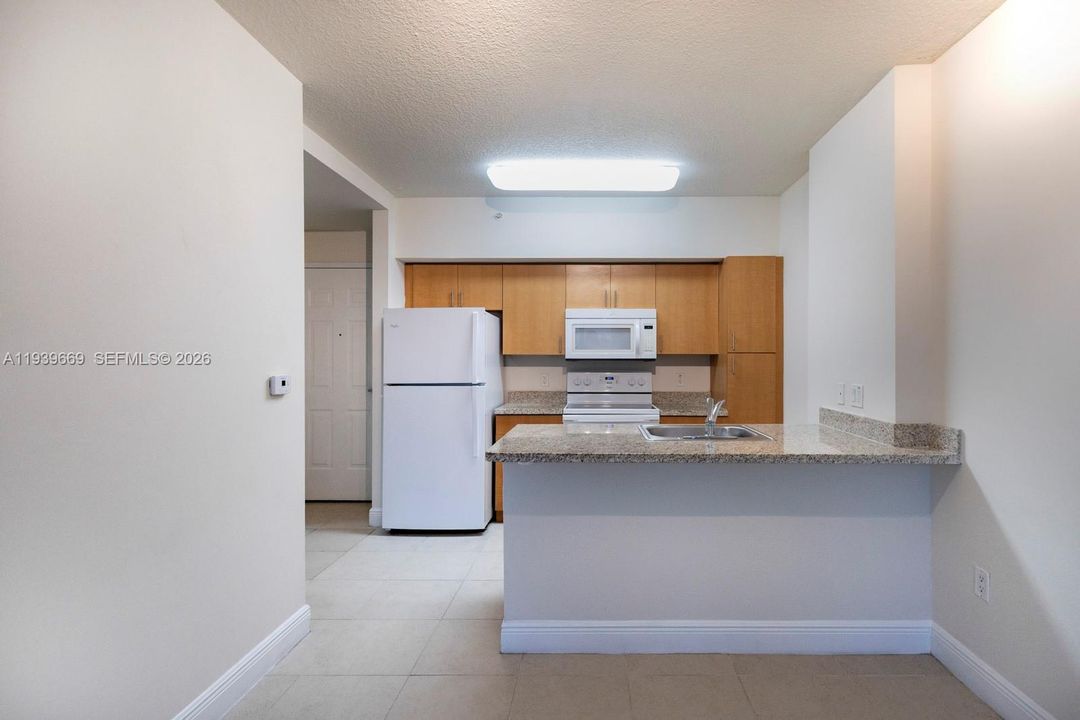 For Rent: $2,550 (2 beds, 2 baths, 756 Square Feet)