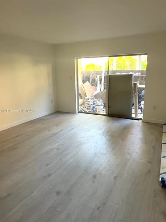 出租: $1,875 (1 贝兹, 1 浴室, 707 平方英尺)